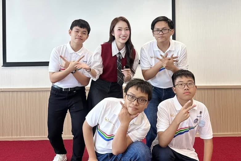 Phỏng vấn Tiếng Anh ngẫu nhiên với các bạn Sinh viên và cái kết | VyVocab Ep.96